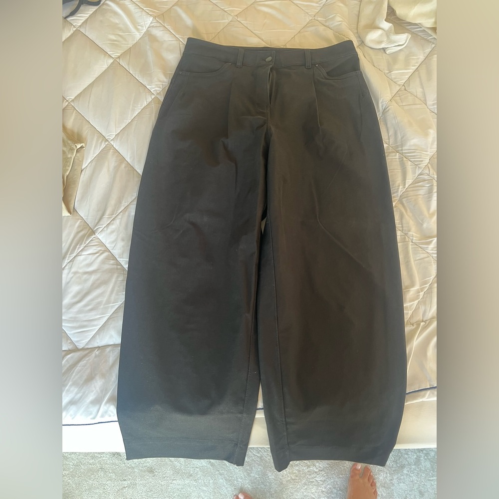 Black lululemon barrel pant